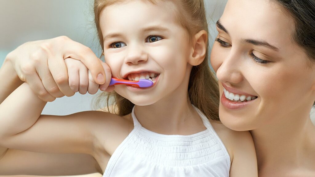 Péče o dětský chrup: Pravidelné čištění zubů je základ prevence